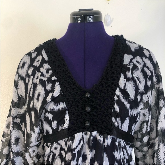 2B Bebe Black White Patterned Crochet Top - Picture 12 of 14